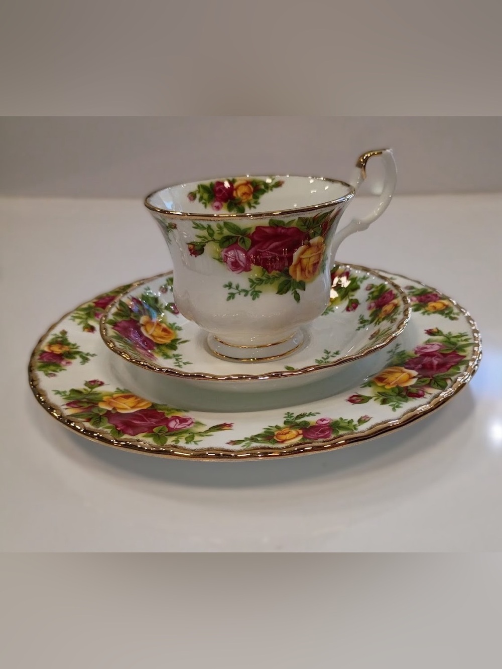 Royal Albert Old Country Roses 3 Piece Place Setting, Bone China & Gold Trim NWT